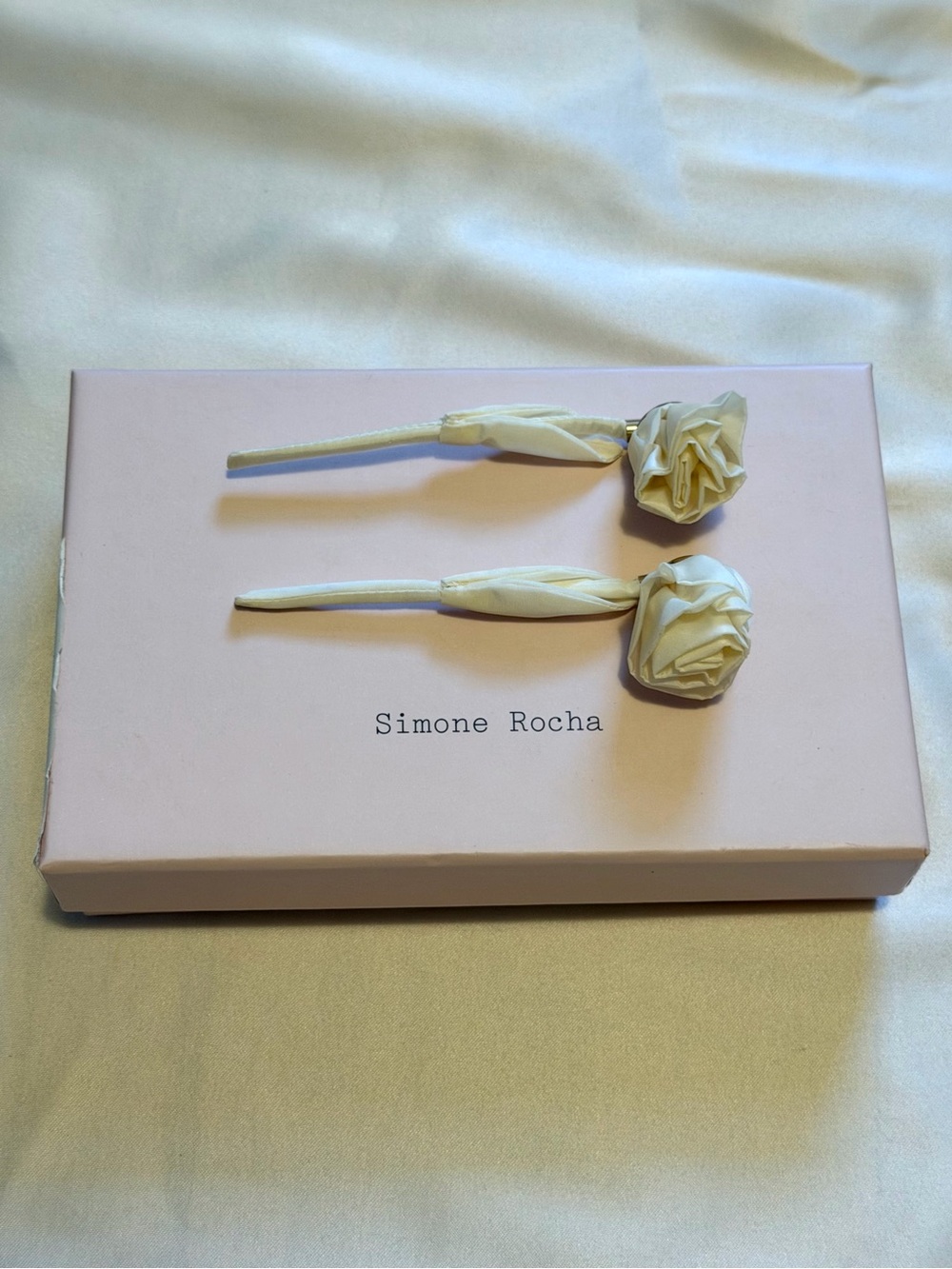 Rare Simone Rocha Cream rose stem earrings - Picture 4 of 6
